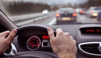احذر استعمال الهاتف.. نصائح لتجنب الحوادث أثناء القيادة على الطرق
