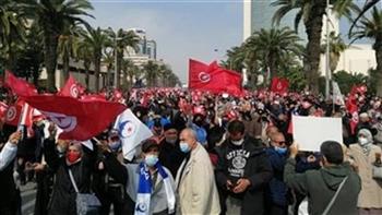 أنصار «النهضة الإخوانية» يعتدون على مواطنين أمام البرلمان التونسي