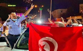 شاهد.. صورة مؤثرة لرضيع من شوارع تونس تغزو «فيس بوك»