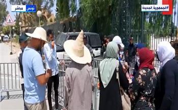 التونسيون يتجمعون أمام البرلمان تأييدا لقرارات الرئيس (فيديو)