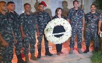 إلهام شاهين تزور النصب التذكارى لشهداء مرفأ بيروت: «شكرًا لإهدائى شعار فوج الإطفاء»