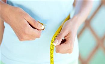 منها تقليل السكريات وممارسة الرياضة.. طرق صحية لفقدان الوزن
