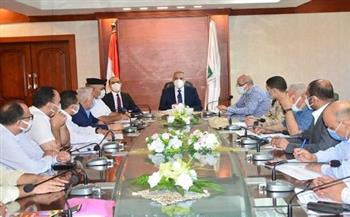 محافظ سوهاج يعقد اجتماعًا لبحث موقف الأراضي المطلوبة لتطوير الريف المصري