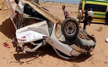 إصابة 11 شخصًا إثر انقلاب سيارة على الطريق الصحراوي الغربي بالمنيا