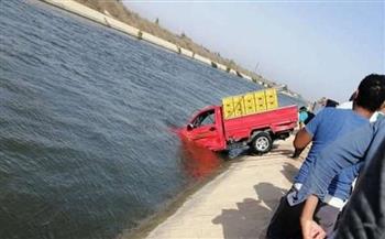 انتشال جثتى شابين انقلبت سيارتهما فى البحيرة