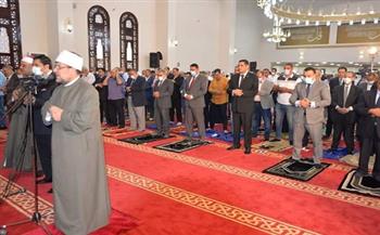 وزير الأوقاف يلقي خطبة الجمعة بمسجد الشيخ عبيد بنبروه خلال افتتاحه اليوم