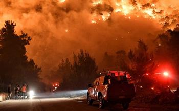 عمليات إجلاء في غربي اليونان بسبب حرائق الغابات