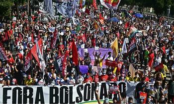 عشرات آلاف البرازيليين يتظاهرون ضد الرئيس بولسونارو