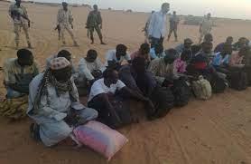 الأمن الليبي يضبط 115 مهاجرًا غير شرعي وإعادتهم إلى طرابلس