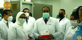 جولة رئيس الوزراء ووزيرة الصحة بمصنع فاكسيرا لمتابعة إنتاج لقاح كورونا (فيديو)