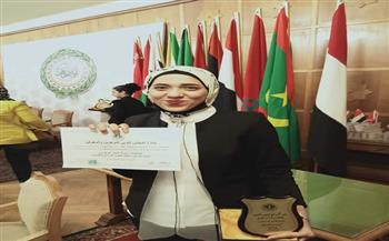«رحمة» ابنة دمياط تحصد المركز الأول على الوطن العربي في الرسم (خاص)