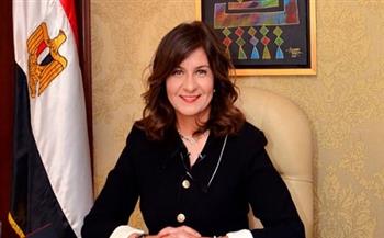  نبيلة مكرم تتلقى أفكار المرشحين من اختيار سفير مركز «الهجرة» للحوار