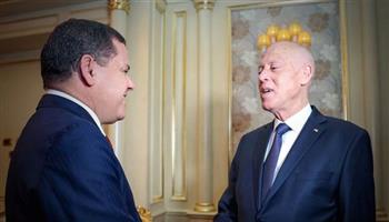 الرئيس التونسي ورئيس الحكومة الليبية يبحثان هاتفيا سبل تعزيز التعاون الثنائي