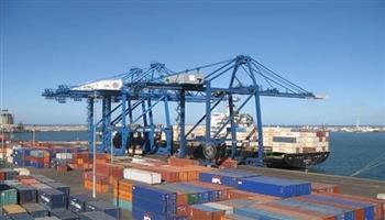 ميناء دمياط يشهد تداول 26 سفينة للحاويات والبضائع العامة 