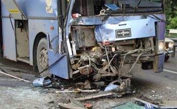 مصرع سيدة وإصابة 13 شخصا إثر اصطدام شاحنة بحافلة وسط المانيا