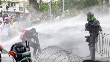 شرطة تايلاند تطلق رصاصا مطاطيا وغازا مسيلا للدموع على محتجين