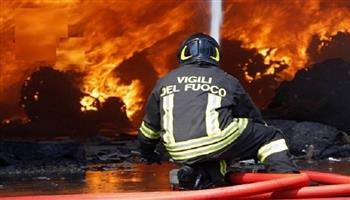 إجلاء سكان في جنوب إيطاليا والنيران تهدد محمية طبيعية فريدة