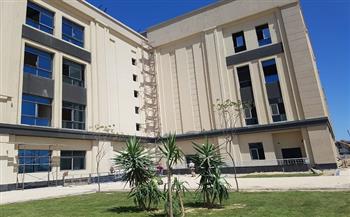 جامعة المنصورة الجديدة تعلن قرب إتمام التجهيزات بكلية المعاملات القانونية الدولية 