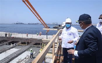 وزير النقل يتفقد الجراج متعدد الطوابق بميناء الإسكندرية