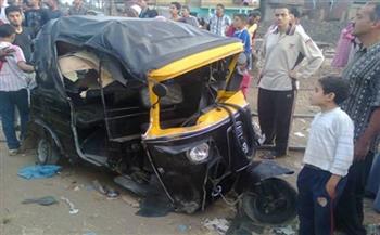 إصابة 4 أشخاص في حادث تصادم سيارة نقل بـ«توك توك» بالمحلة
