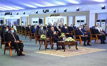 الرئيس السيسي يسلم عددا من عقود الشقق للمواطنين بمدينة بدر (صور)