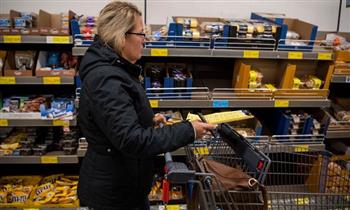 الولايات المتحدة تزيد من مساعدات كوبونات الغذاء للأمريكيين الفقراء