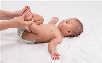 للأمهات.. علاج الإمساك عند الأطفال الرضع بالمنزل