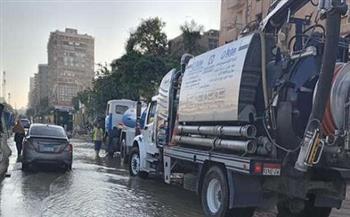 الدفع بـ 13 سيارة لشفط المياه الناتجة عن تسريب بخط شارعي جامعة الدول والسودان بالجيزة