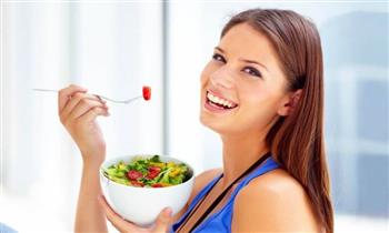 حافظي على جاذبيتك.. 7 أطعمة تعزز هرمون الأنوثة بعد انقطاع الطمث