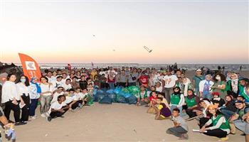مبادرة «بانلاستيك» تجمع طن مخلفات من شاطئ الدخيلة بالإسكندرية