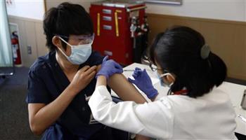 وزير ياباني: الحكومة تستعد لإعطاء جرعة تطعيم ثالثة ضد كورونا للعاملين في المجال الطبي