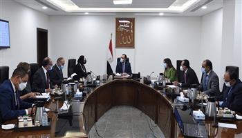 رئيس الوزراء يناقش إجراءات التوسع في إقامة المزيد من المعارض التجارية المصرية بأفريقيا