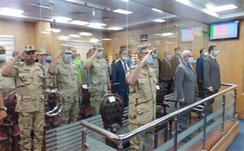 محافظ بورسعيد وقائد قوات الدفاع الشعبي والعسكري يشهدان محاكاة افتراضية لإحدى الأزمات والتعامل معها 
