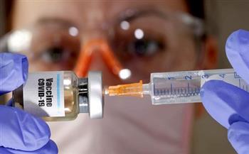 اليونان تهدد بإيقاف عمل رافضي اللقاحات في المستشفيات والمرافق الصحية