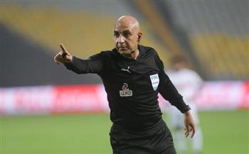 محمد عادل يطلق صافرة بداية مباراة الأهلي والمصري