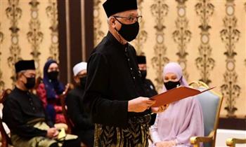 إسماعيل صبري يعقوب يؤدي اليمين الدستورية رئيسًا لوزراء ماليزيا