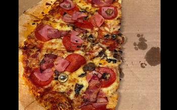 بيتزا  مليئة بـ «المسامير والصواميل» تثير الغضب فى إنجلترا