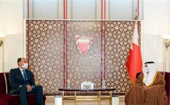 رئيس الوزراء البحريني يؤكد مواصلة تطوير علاقات التعاون مع تونس
