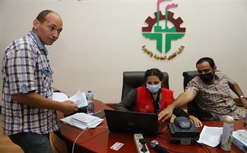 «سعفان» يتفقد عملية تلقي العاملين للجرعة الأولى من التطعيم ضد "كورونا"