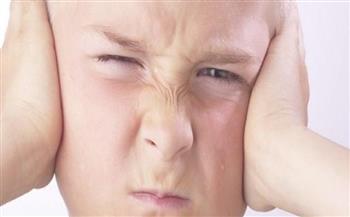 الصراخ الدائم والرمش كثيرًا.. أعراض وأسباب مُتلازمة «توريت» وطرق العلاج
