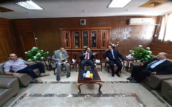 محافظ شمال سيناء يستقبل وفد «الأعلى للجامعات» لتفقد منشآت «طب العريش»