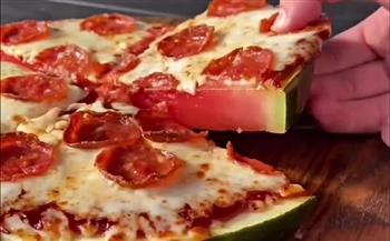  «بيتزا البطيخ».. مطعم أسترالي يجذب عشاقه بمأكولات مميزة