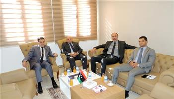 رئيس بعثة مصر في طرابلس يبحث مع الحكومة الليبية ترتيبات إعادة فتح السفارة