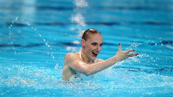 تتنفس تحت الماء.. لاعبة سباحة إيقاعية تبهر رواد التواصل الاجتماعي بحركات رائعة 