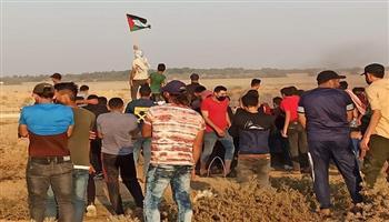 اصابة 14 فلسطينيا برصاص الاحتلال الإسرائيلي على حدود غزة