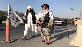 صحيفة أمريكية: طالبان تجري مباحثات مع "الخصوم" لضمان حصولها على الشرعية والمال