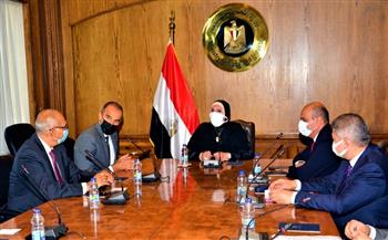 وزيرة الصناعة تبحث مع «جنرال موتورز» الخطط  المستقبلية بالسوق المصري