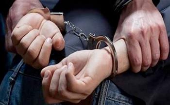 القبض على متهم بالاتجار في الأسلحة البيضاء على فيس بوك بالإسكندرية 