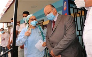 محافظ القاهرة يتفقد إجراءات تلقى لقاح فيروس كورونا للعاملين بالمحليات (فيديو)