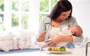 تضر طفلك ..7 أطعمة ممنوعة على الأمهات تناولها أثناء الرضاعة